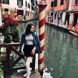 Meet your Posher, Teodora